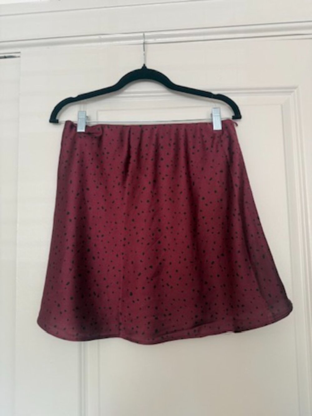 Abercrombie & Fitch Maroon & Black Spotted Mini Skirt Size Medium - Picture 2 of 3